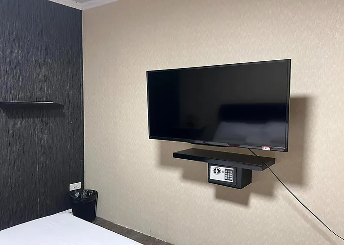 Hotel Remedios Center